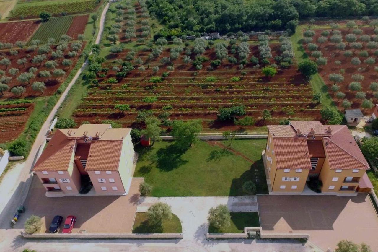 Apartments Stella Ровиньско село Экстерьер фото