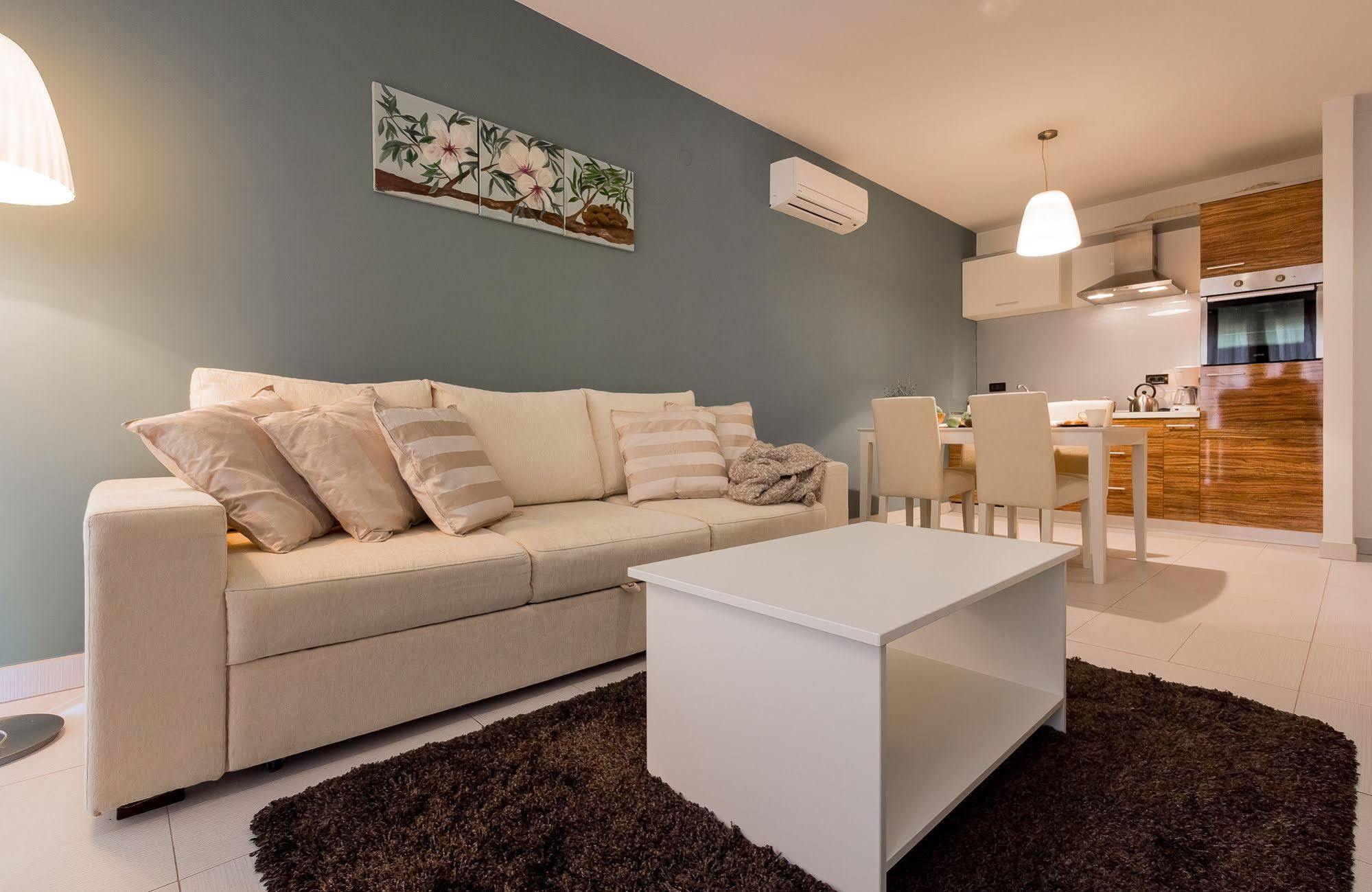 Apartments Stella Ровиньско село Экстерьер фото