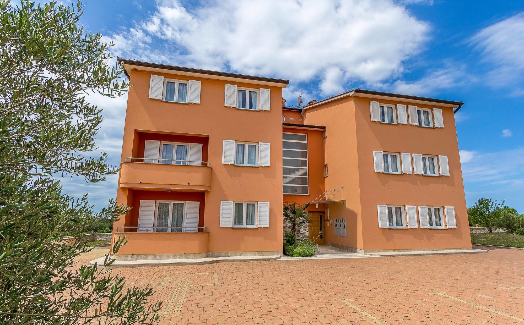 Apartments Stella Ровиньско село Экстерьер фото